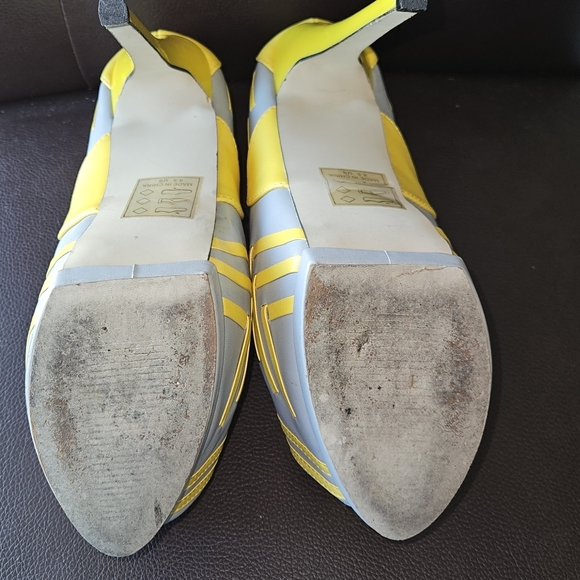 EUC BEAU + ASHE AIYANA, 8.6 US, GREY/YELLOW - Picture 4 of 4